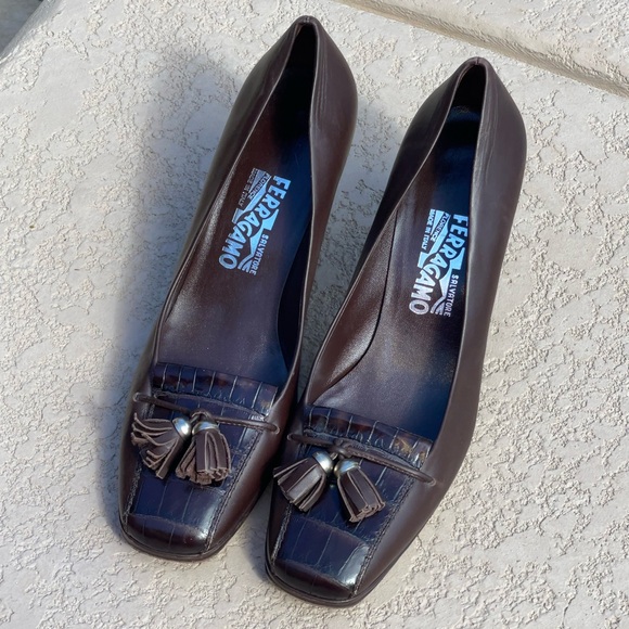 Ferragamo Ladies Leather Brown Tassel Croc 3” Block Heels Pumps 9.5 - Picture 5 of 14